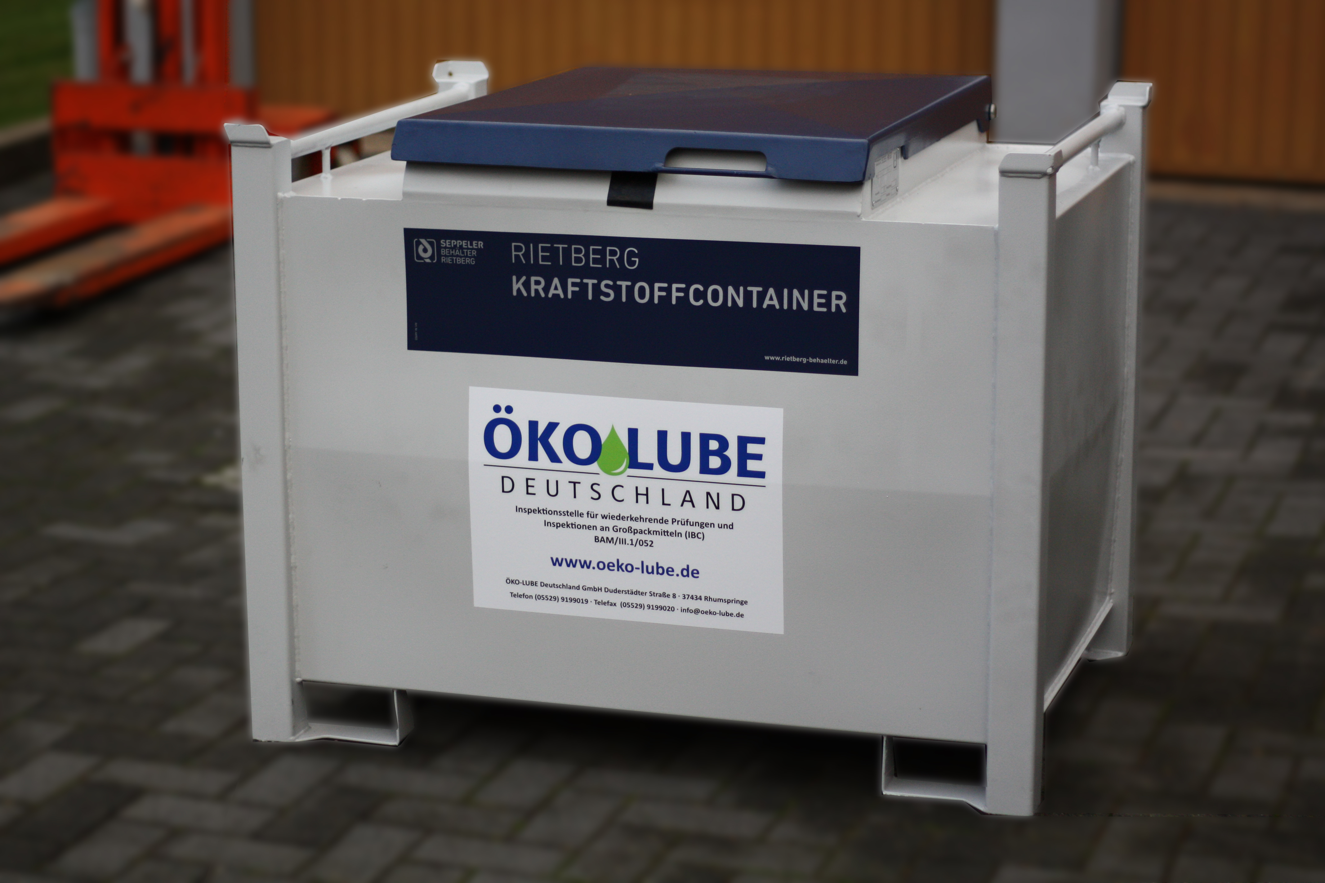 rietberg-4 Gesamtansicht des Tanks mit 450 Liter bei geschlossenem Deckel