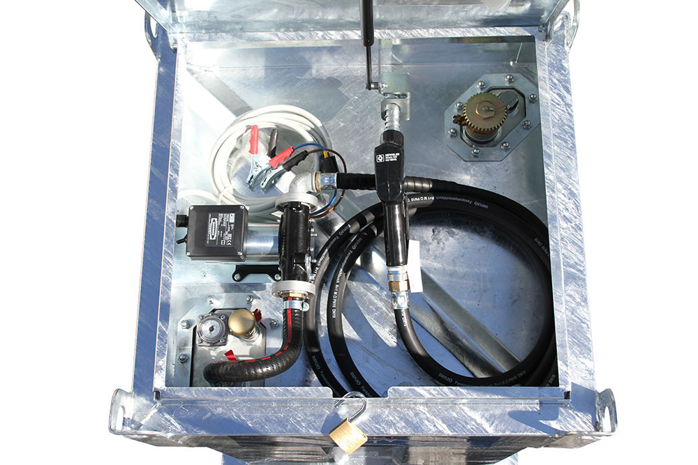 CONTY_B_450_R50 Übersicht Innenraum mit Elektropumpe und Automatik Zapfventil