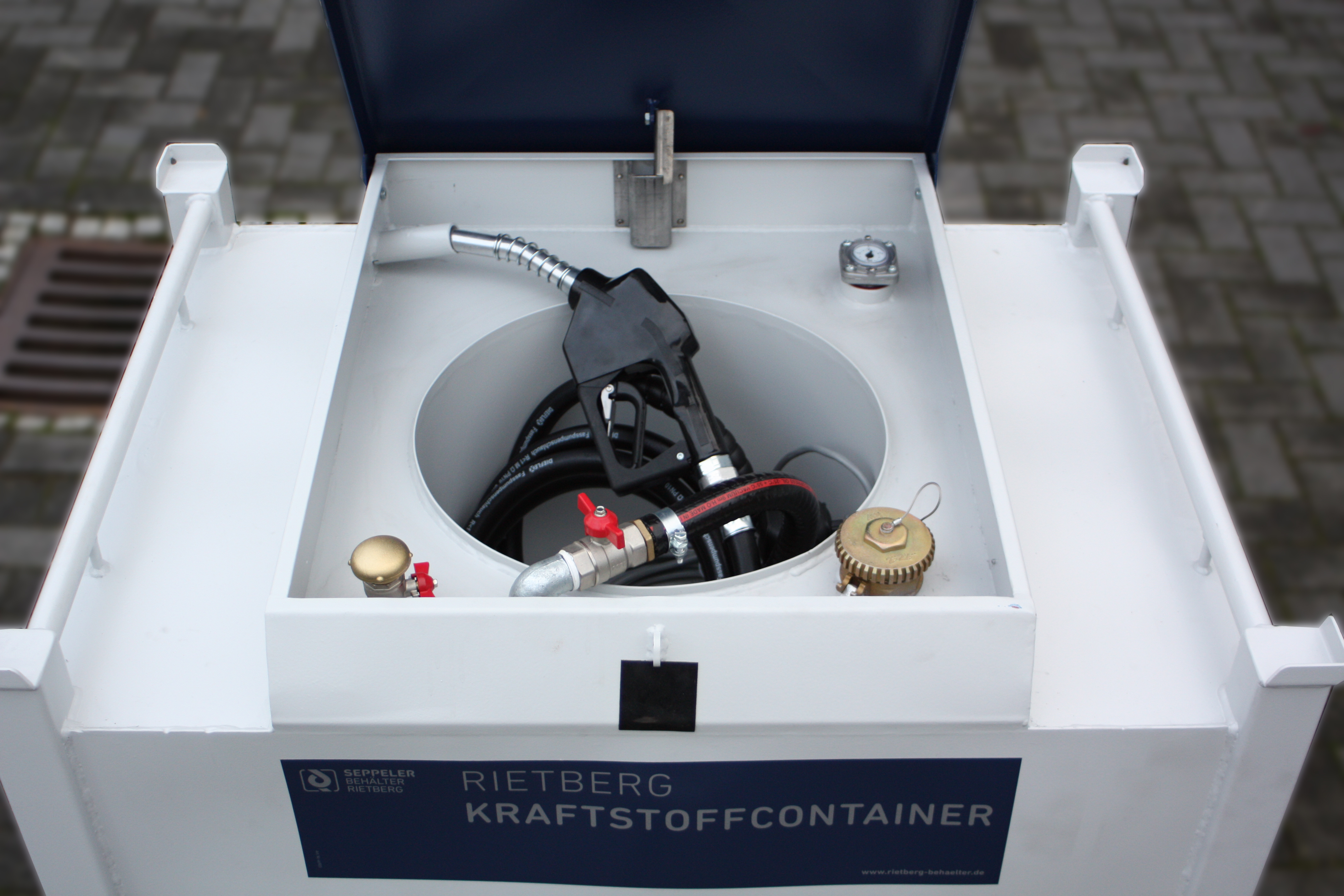 rietberg-5 Inneraum mit Automatik Zapfpistole und Elektropumpe